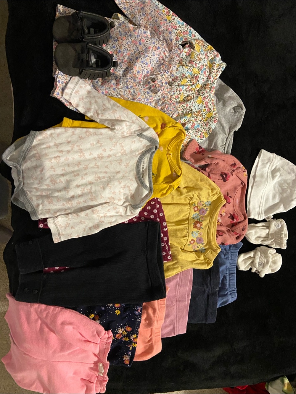 18 piece lot of baby girl clothes, 3 months